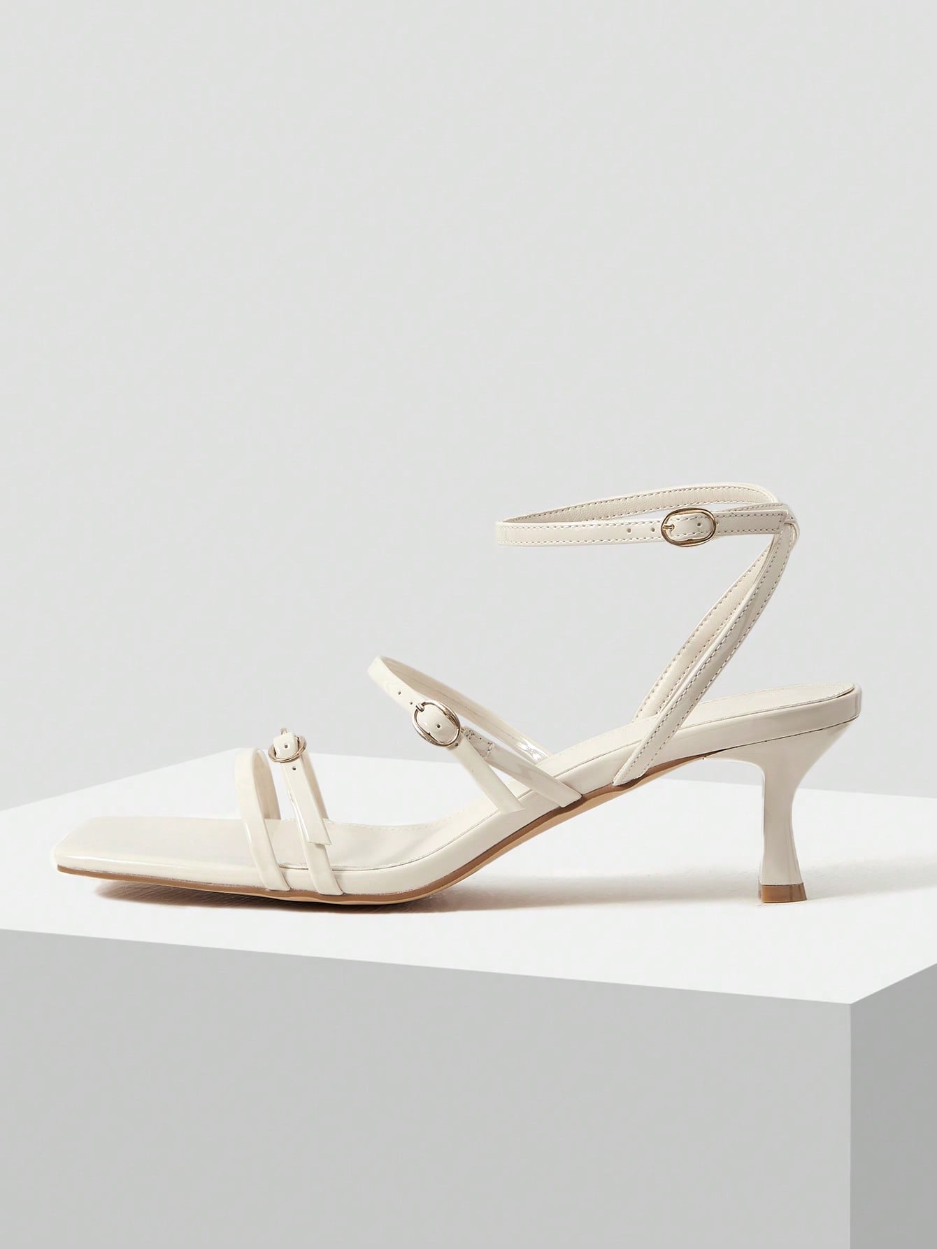 BUCKLE DETAIL ANKLE STRAP HEELED SANDALS