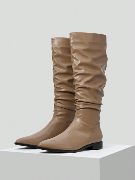 SLOUCHY FLAT BOOTS