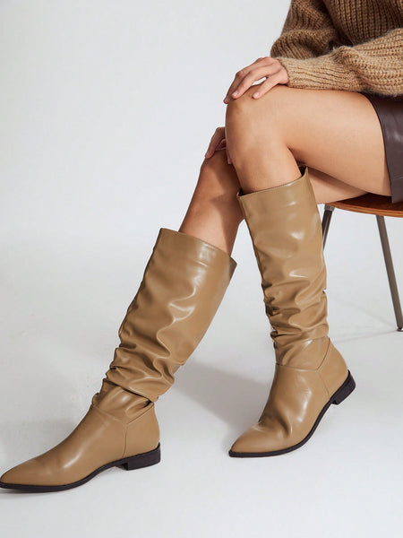 SLOUCHY FLAT BOOTS